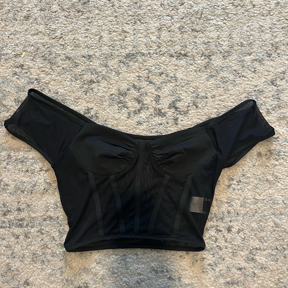 Cropped mesh going out top